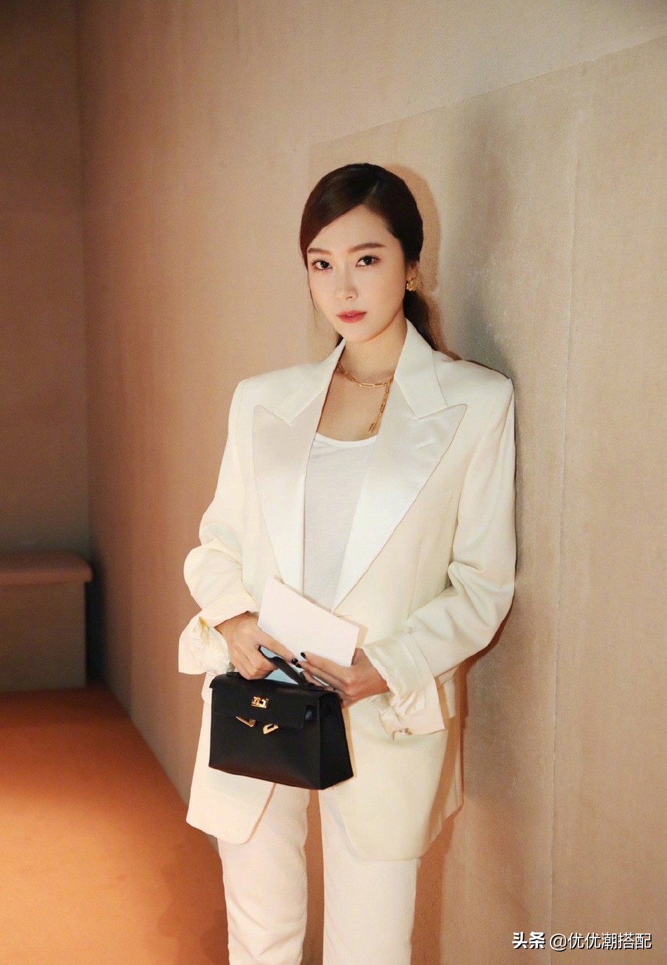 郑秀妍私服穿搭皮毛一体皮衣,郑秀妍最新穿搭