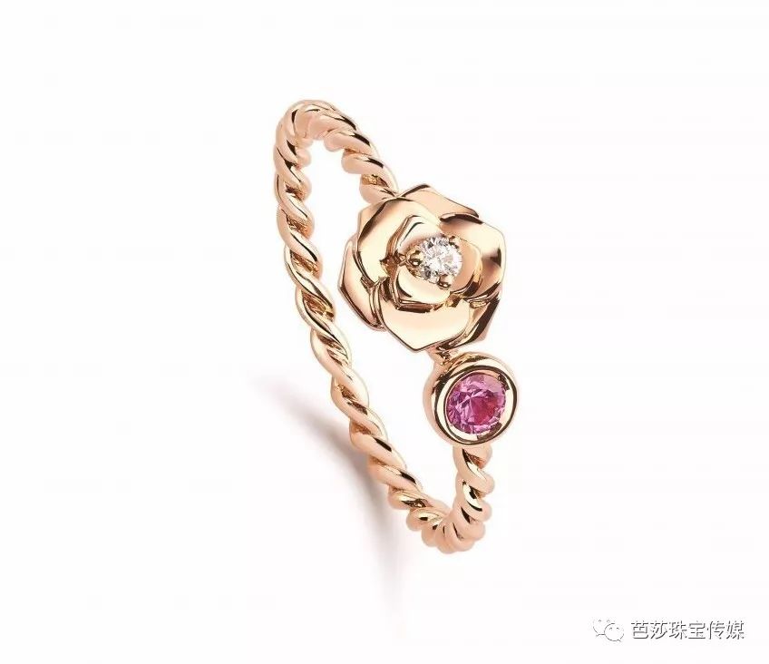 早春最流行的珠宝搭配,什么穿搭可以戴夸张的珠宝