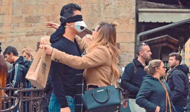 艺术家在场视频,艺术家在场表演