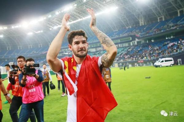 【津云人物】怀念！摊煎饼、踢毽子、撩热巴、仨对象……“帕建国”在天津踢球这两年