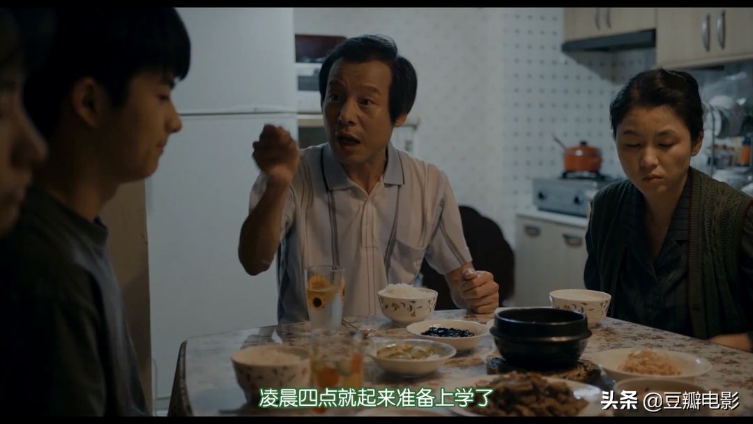 打败《寄生虫》,这部新片《蜂鸟》才是真正的年度最佳