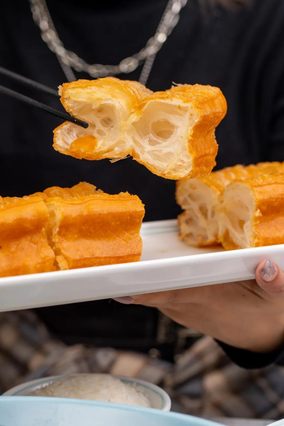 女生同行4.9折开吃！这家“网蓝”酸菜鱼店太“偏心”