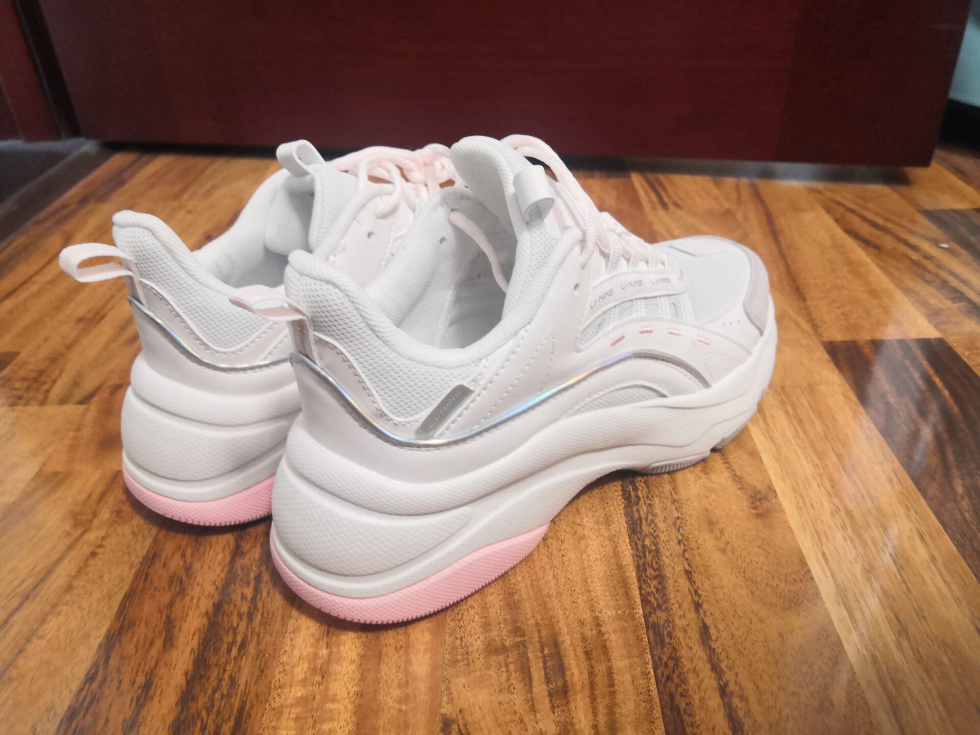 李宁极光风行鞋,李宁极光风行v2