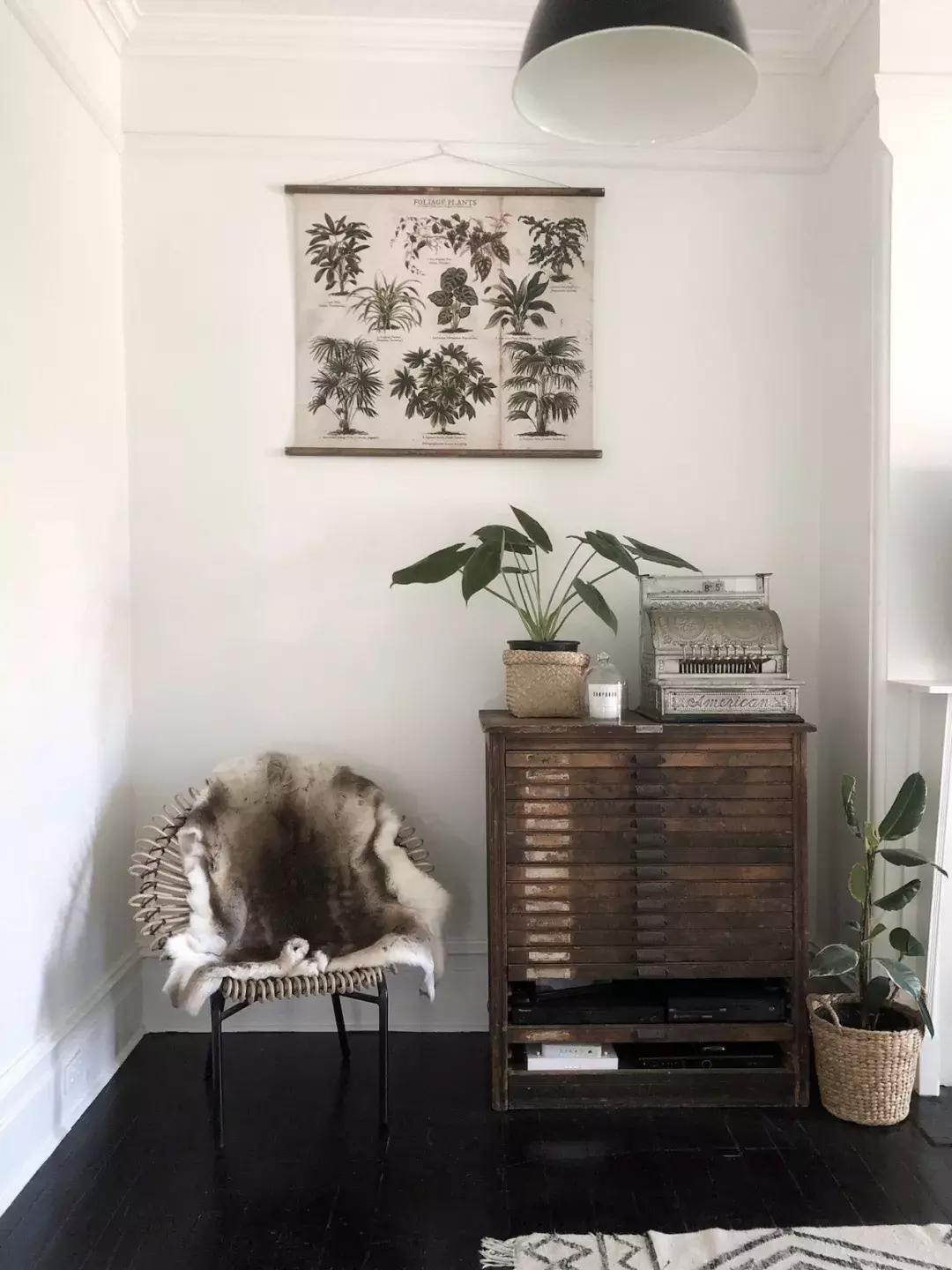 客厅里挂结婚照好不好,结婚照挂在客厅的沙发上面好吗