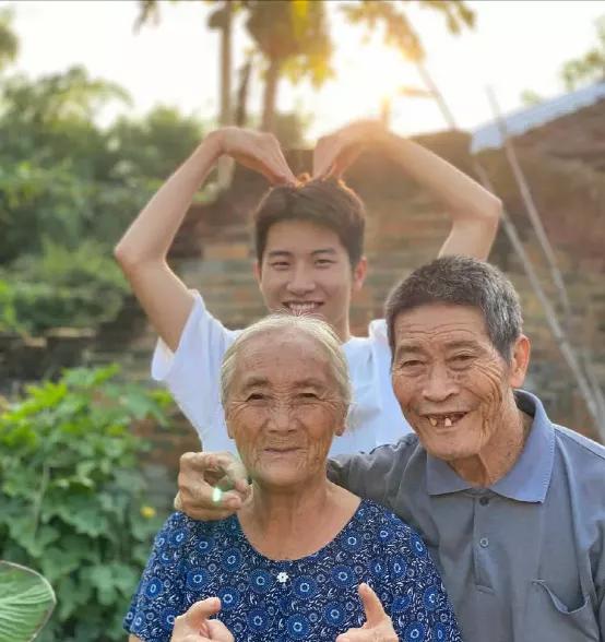 赖家益返乡教书追寻育人梦,赖家益到大学教书的感悟