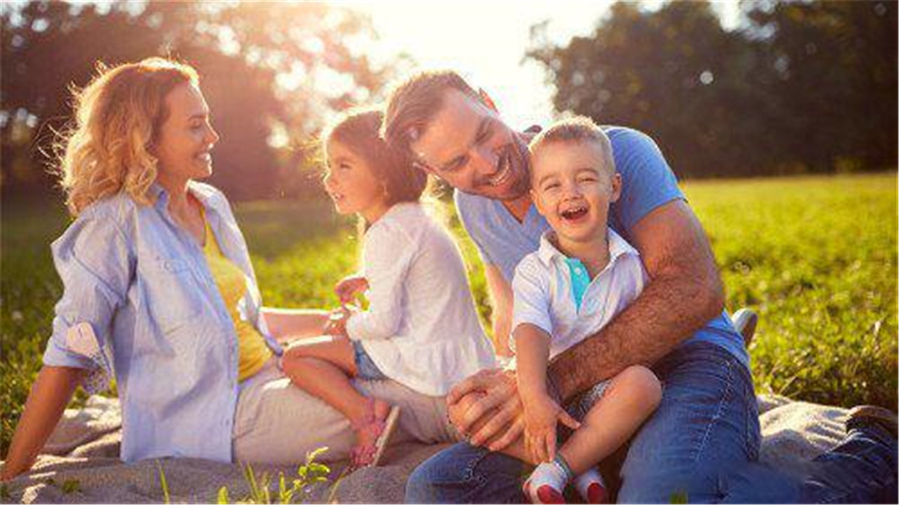 孩子说两句就哭有一颗玻璃心,小孩说一句就哭怎么纠正心理脆弱