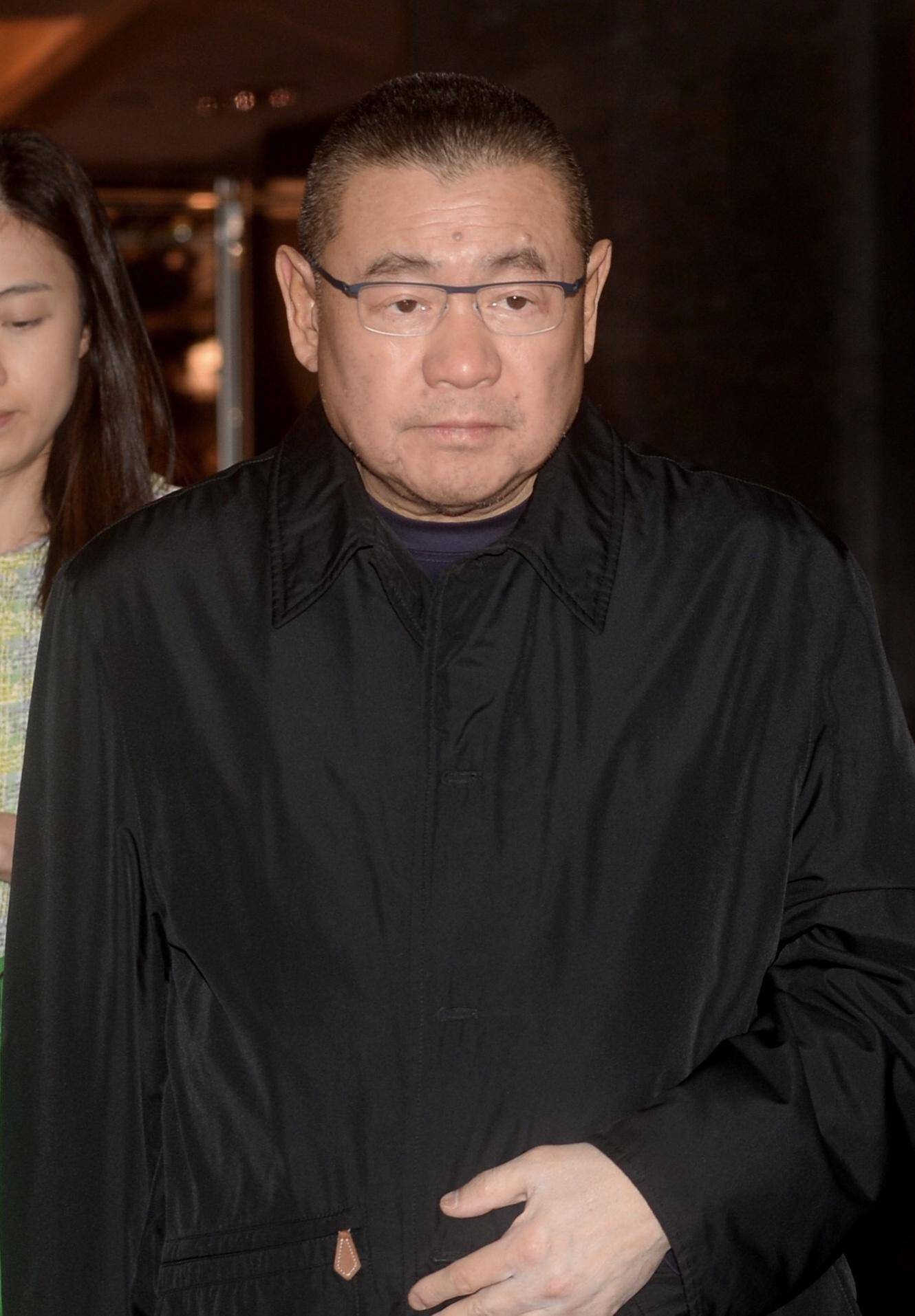 刘銮雄拍卖珍藏110瓶酒,刘銮雄拍卖76只爱马仕