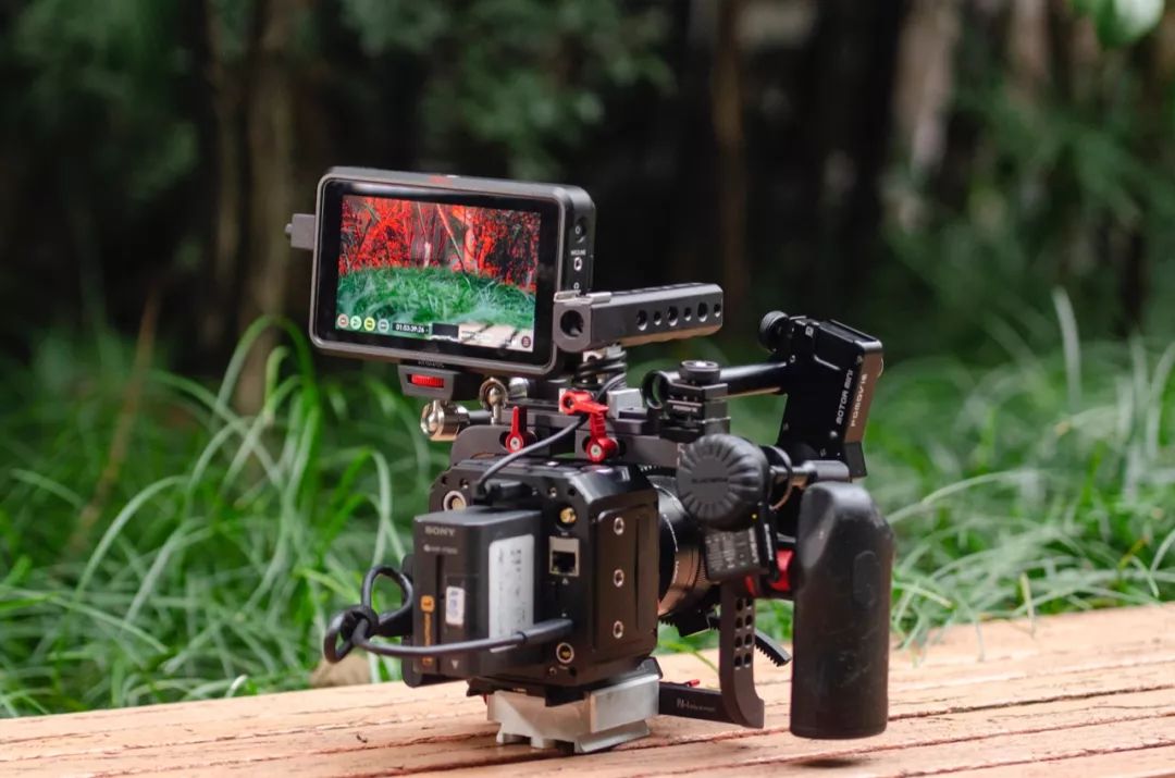 方便竖屏拍摄的4K120帧电影机——ZCAME2