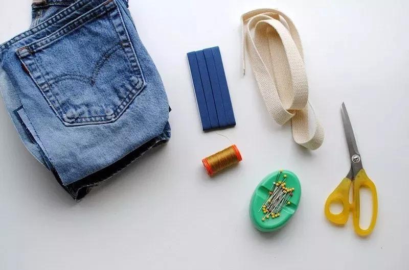 旧的牛仔裤能做什么收纳,旧牛仔裤不要扔改一个包包