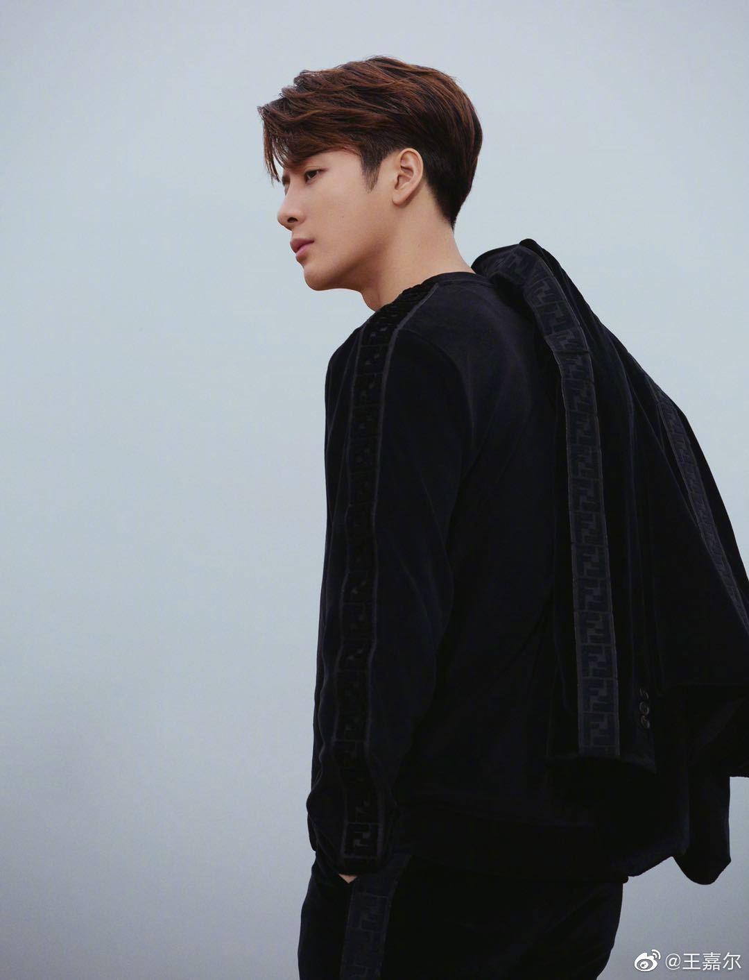 跟着明星学穿搭成熟秋冬男,穿搭男潮流最新款