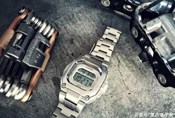 上世纪末经典硬*风汉**格：casiomrg-110方型钢铁侠