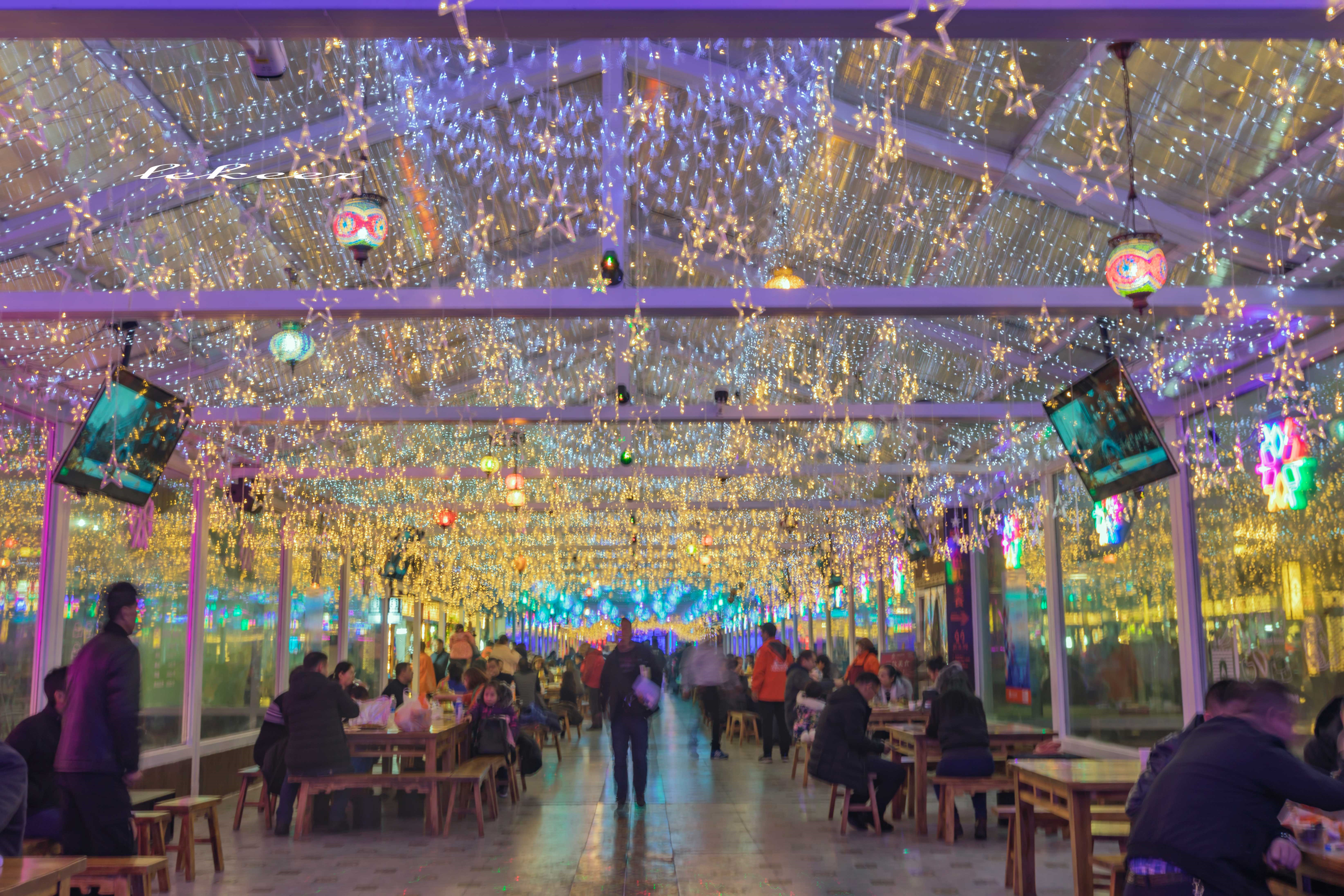 以成都人发誓冬季的乌市体感远比成都舒服而且美食美女也巨多