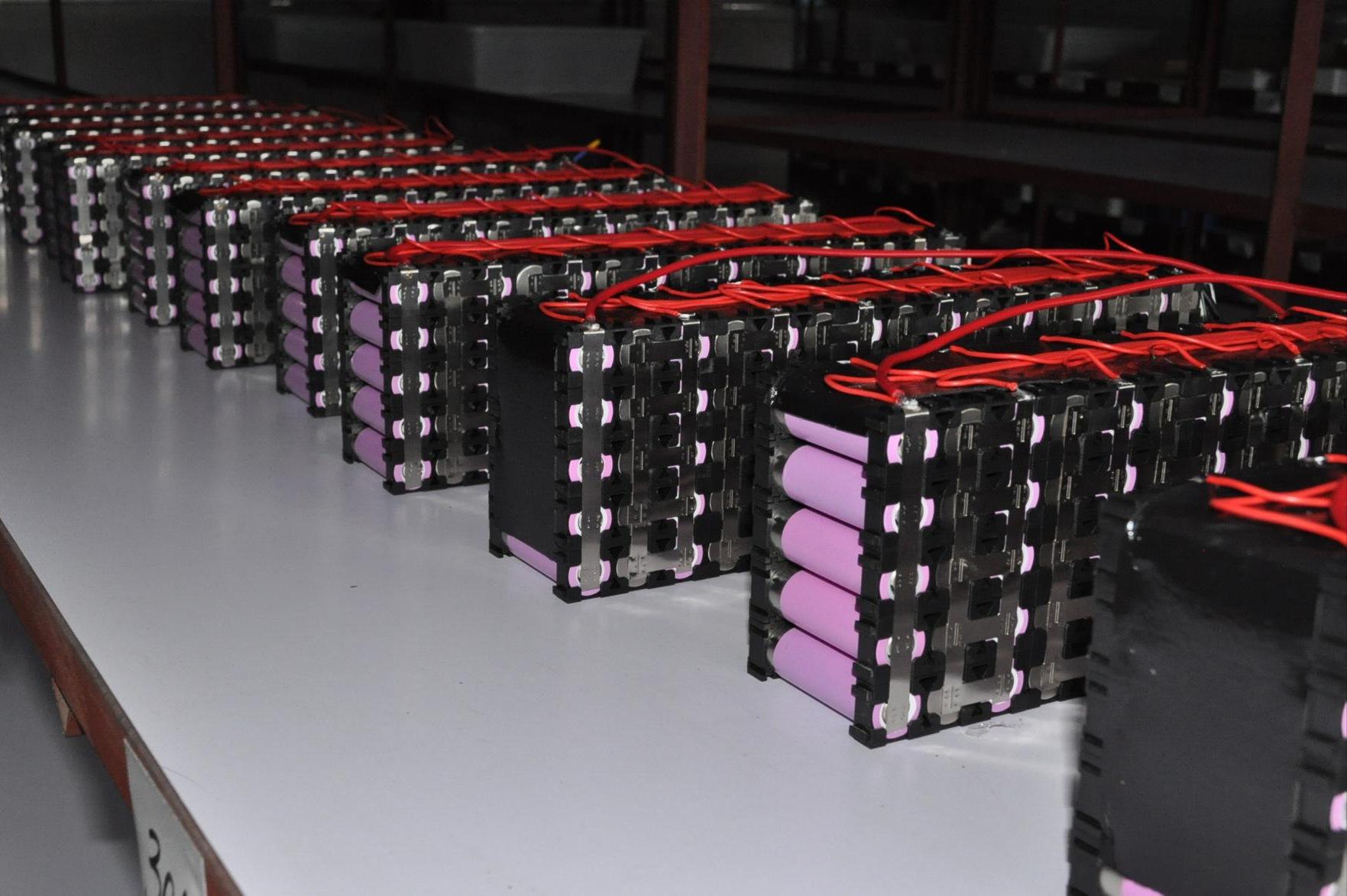 电动车新电池天天充能损坏电池吗,电动汽车天天充电对电池有影响吗