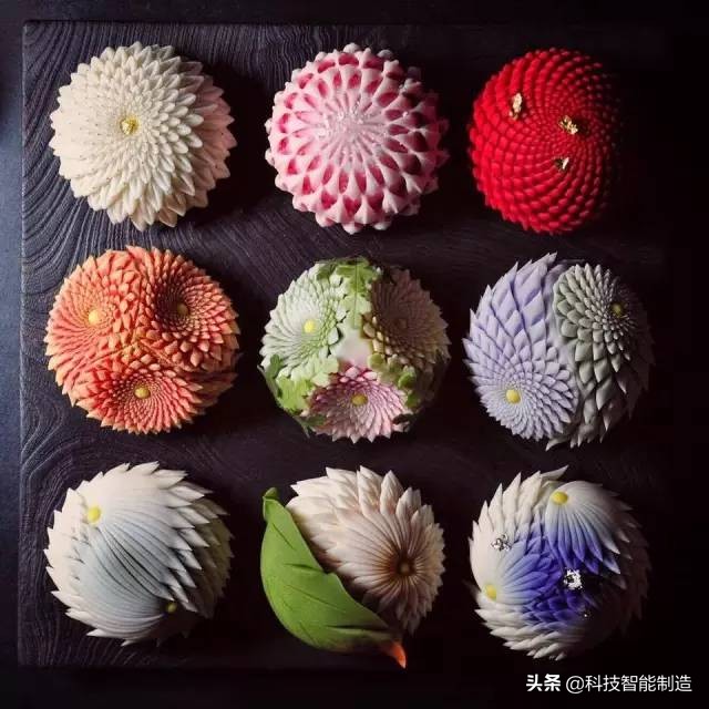 他说自己不是日本匠人，而是和果子艺术家，他做的和果子不忍吃掉