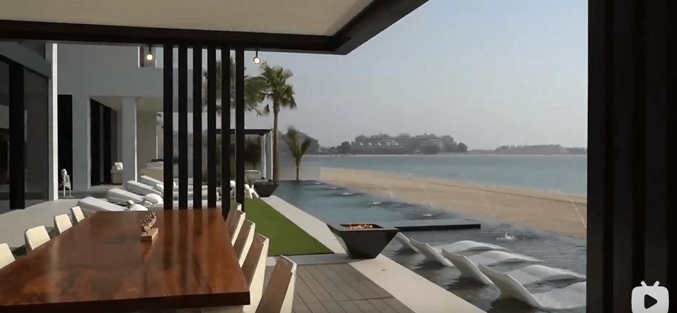 迪拜男子奋斗十年买下劳斯莱斯,迪拜小伙卖掉劳斯莱斯买法拉利