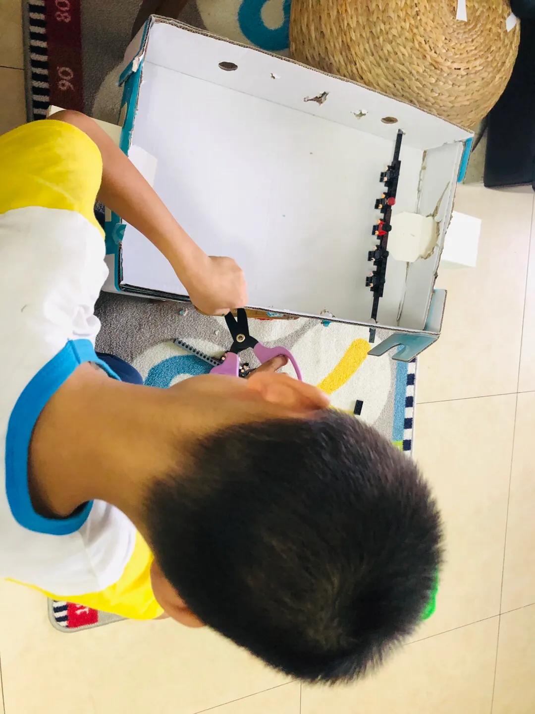 手工做的桌上足球,自制家庭足球