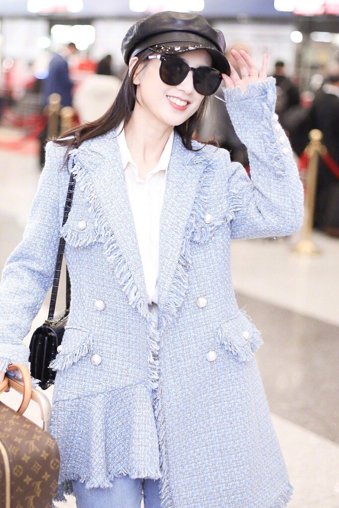 黄圣依豪门阔太脸打造指南,黄圣依现身像行走的奢侈品店