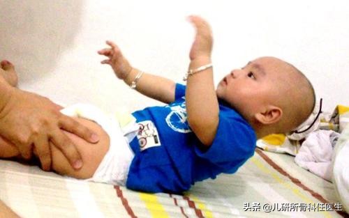 孩子出门玩耍担心牵拉肘？爸爸妈妈看这一篇就够了