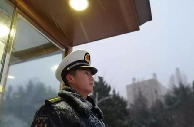 军人站岗内急怎么办,军人站岗腿麻遇到突发情况怎么办