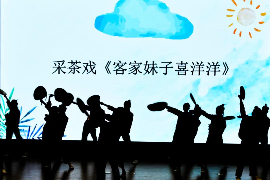 儿童庆祝建党100周年文艺汇演,庆祝建党百年文艺演出儿童合唱