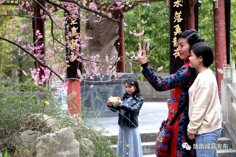 我叫成县，这是我2019年的自拍照~