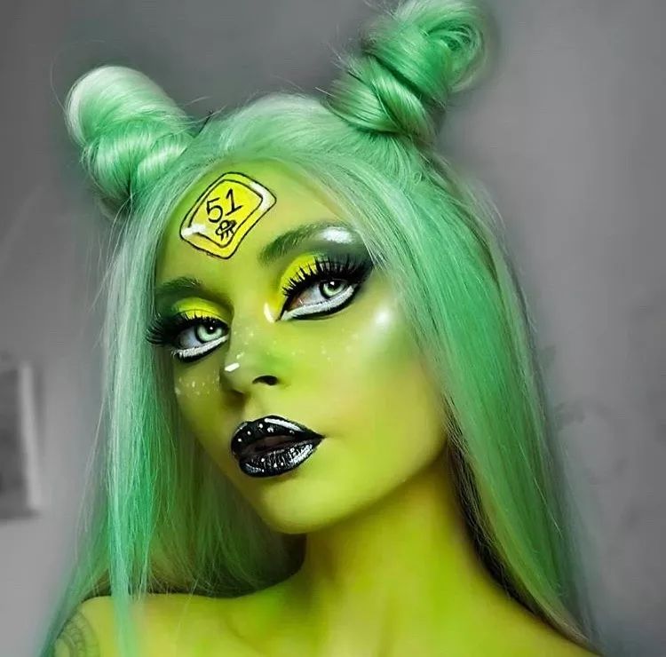 最流行显白的微潮色低调,显白又适合素颜的潮色