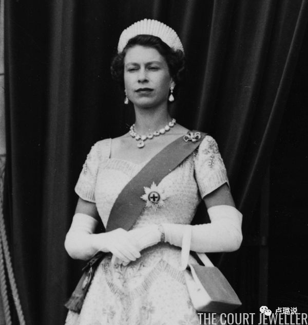 英国女王戴过的皇冠是什么牌子,皇冠有多优雅