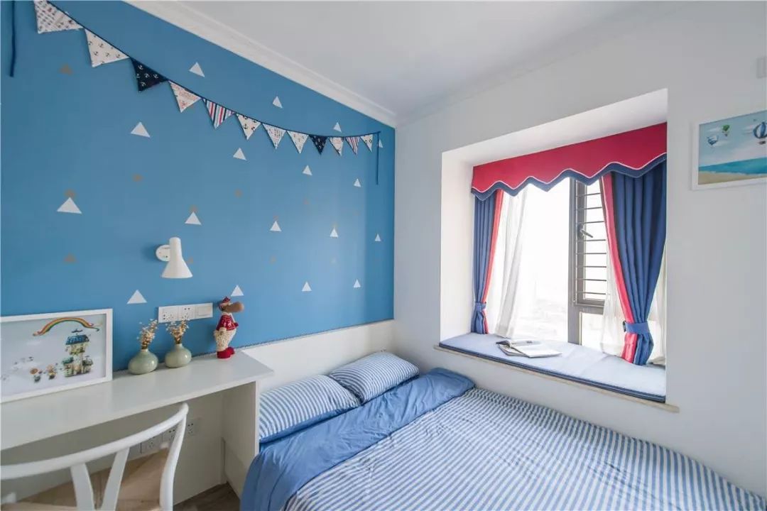 卧室太小床头柜放不下来,卧室床不放床头可以吗