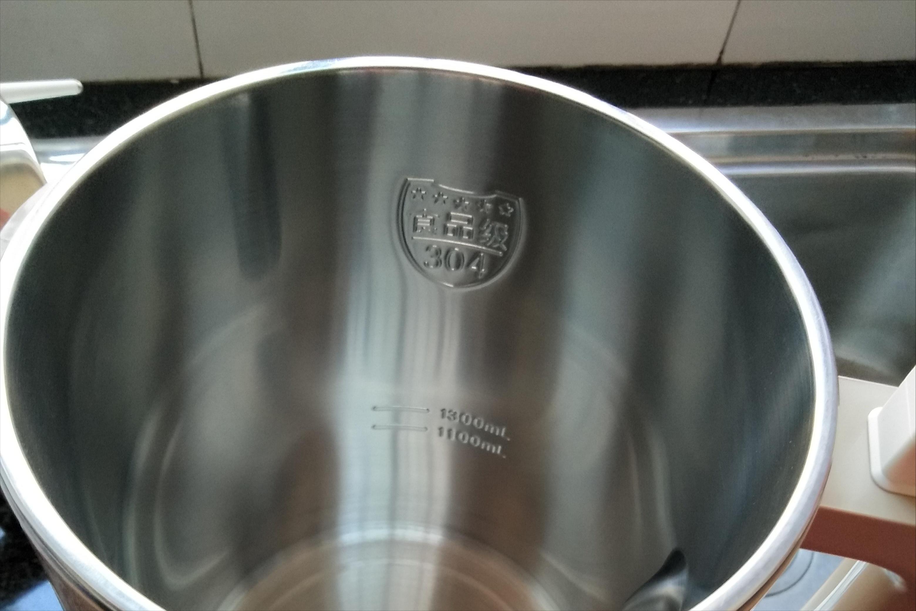 玻璃电热水壶烧水有什么危害,电热水壶干烧有什么危害