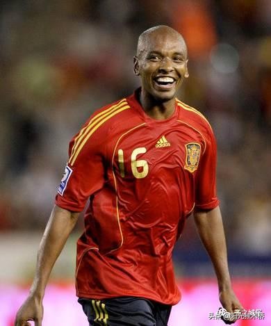 黑人球员渗透进入欧洲足球强国，英法泛滥，德意西增多