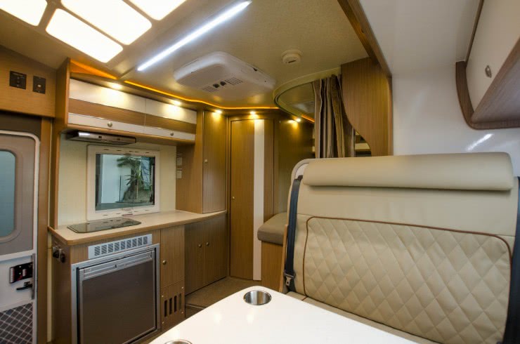 中天依维柯2045越野房车蒙古版,中天房车2021无拓展房车价格