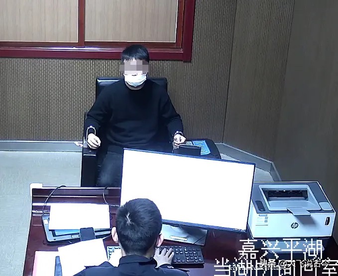 浙江一小伙为了骗女友的钱，一个人扮演11个角色，堪称奥斯卡影帝