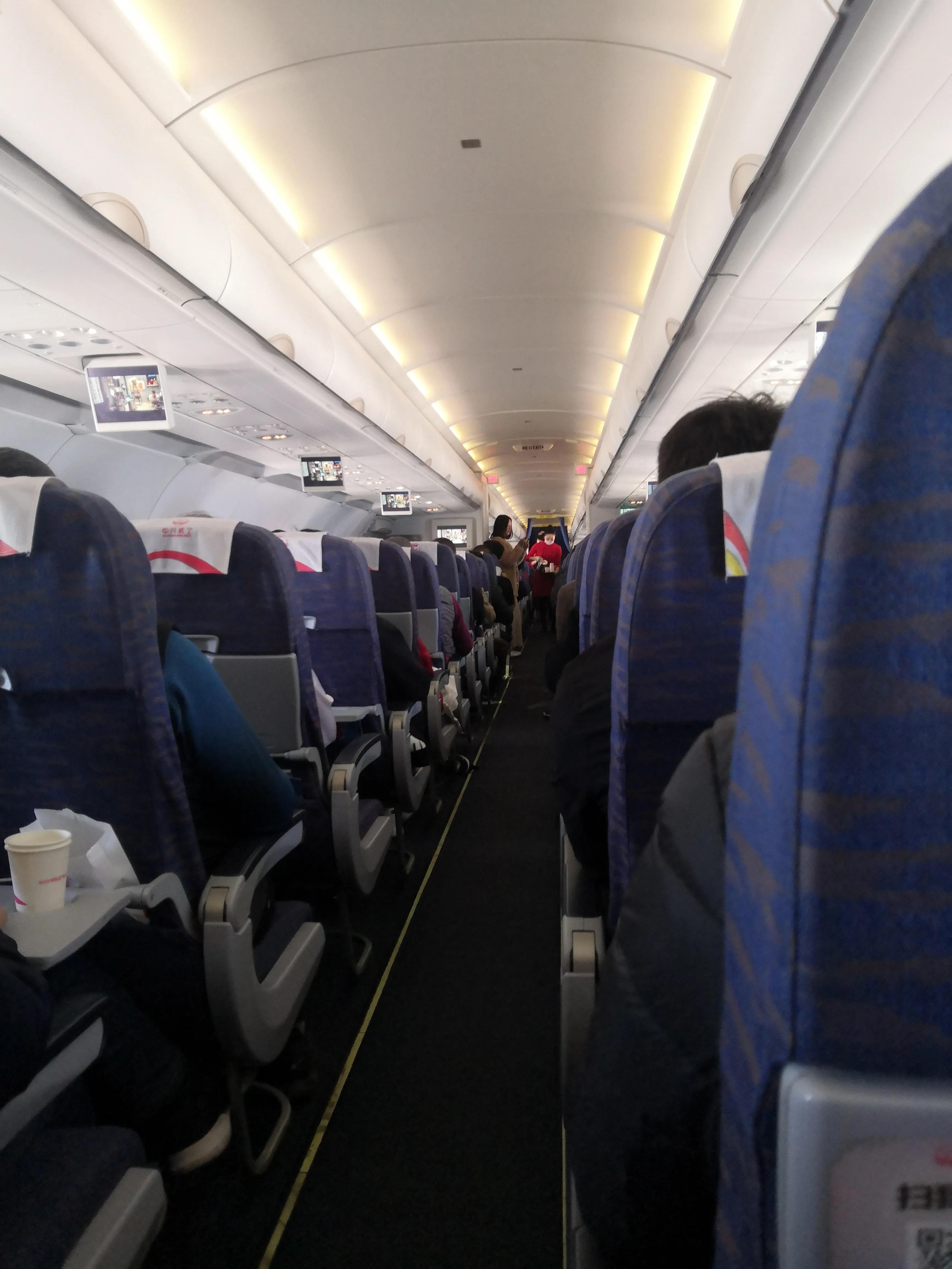 川航空乘新制服,川航的民航服务质量