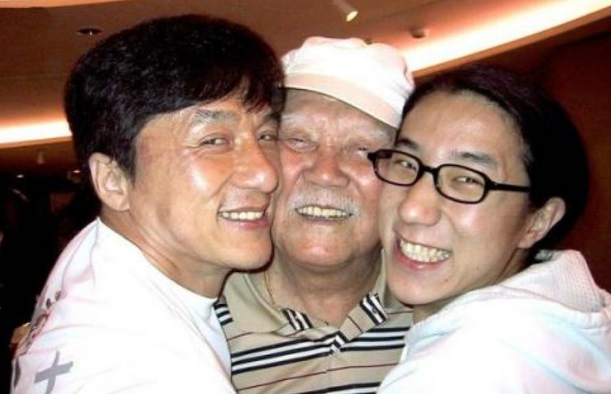 成龙66岁的传奇生涯,成龙65岁寿辰