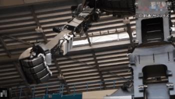 宅男们的有生之年！日媒公布18米“高达”建造视频，四肢可动