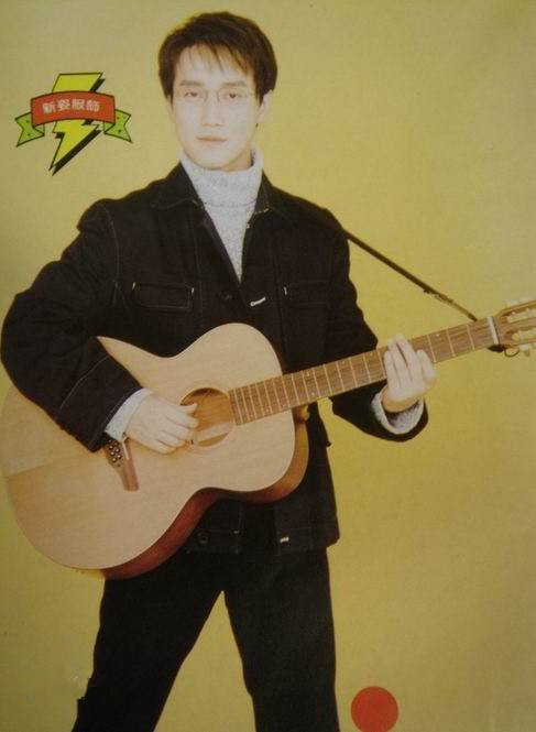 采访周传雄说他是情歌教父,“情歌教父”周传雄的坎坷成名史