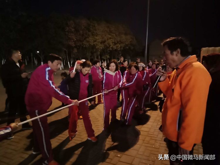 海州体育馆一路同行健步队,连云港微马海州健步队