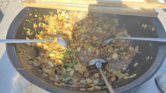 农村大锅炖菜五花肉白菜豆腐粉丝,河南小酥肉炖菜最正宗的做法