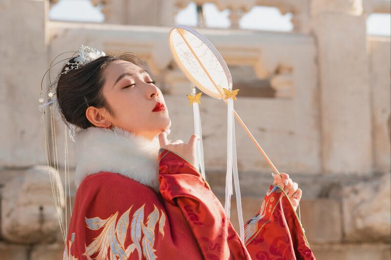 故事：传闻废太子风流不堪，不受宠的丞相长女嫁过去，却被宠上天