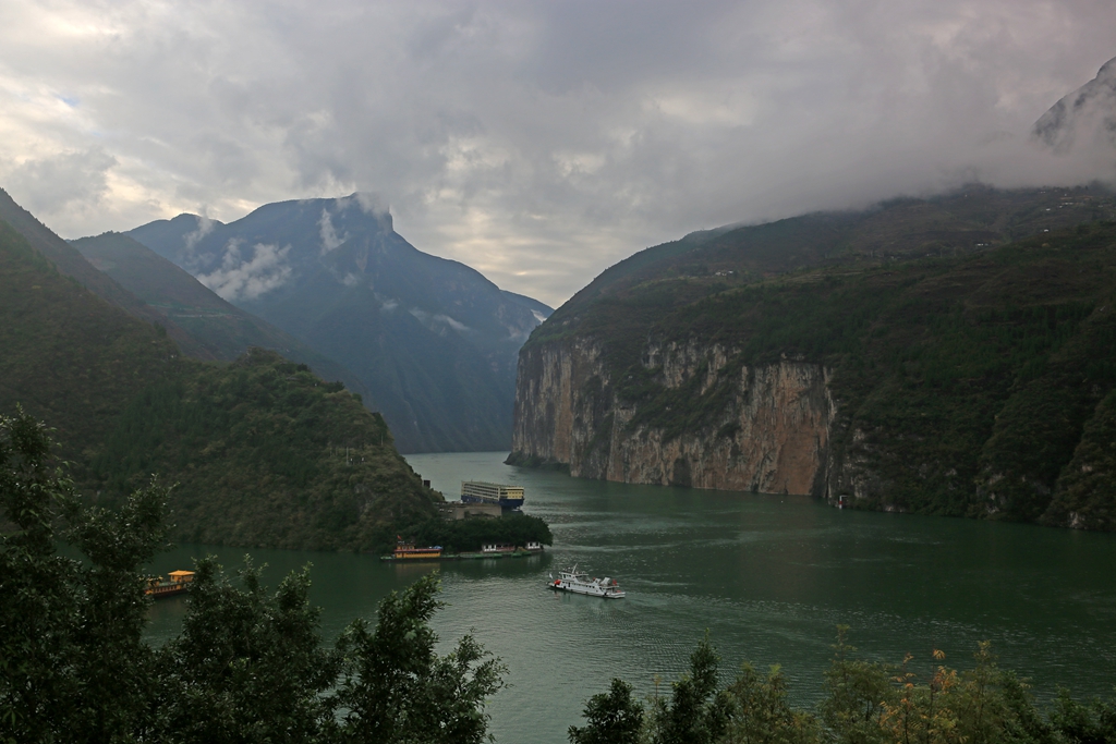 朝辞白帝彩云间中的白帝是指什么,朝辞白帝彩云间中提到的白帝