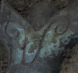 三星堆三号坑出土的青铜神坛文物,三星堆再出土青铜大面具