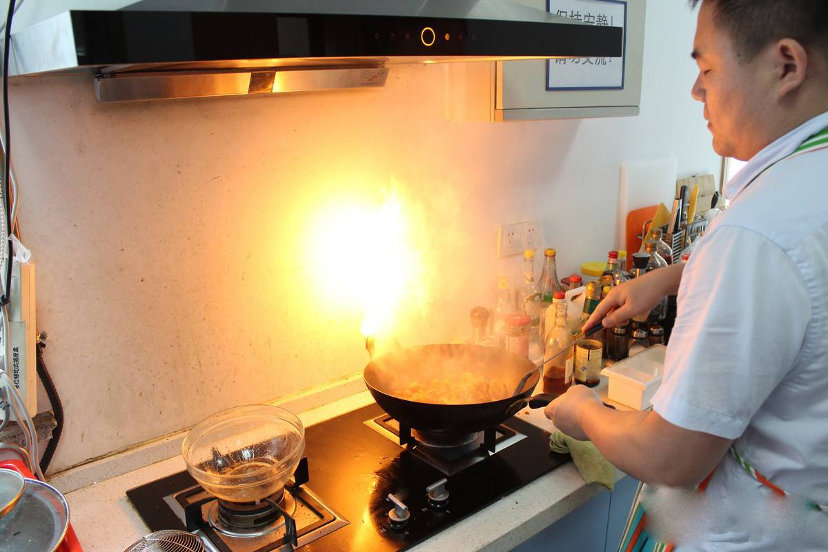 新的油烟机安装后不排烟,油烟机老是排烟不行怎么办