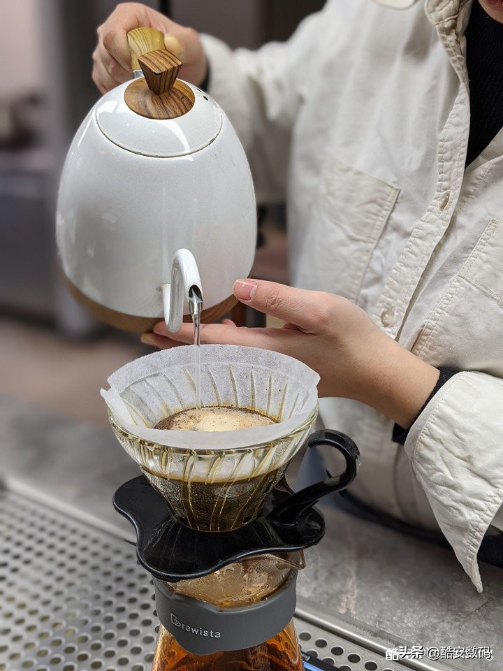 谷歌pixel4,pixel4xl最大亮度