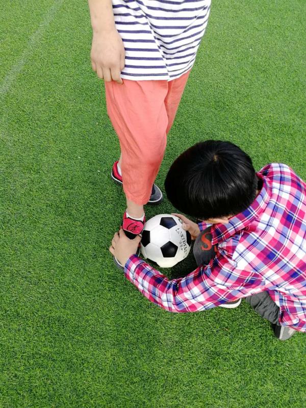 方城七小：校园足球让孩子爱上锻炼和学习