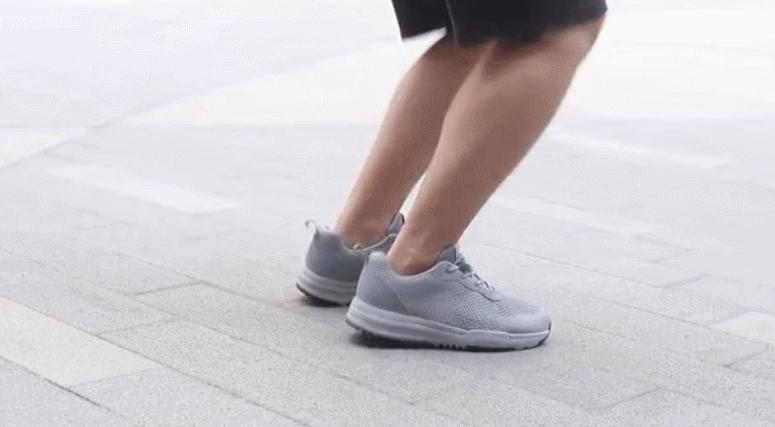 车轮*力暴**测评！小米有品国货对比洋牌斯凯奇，看哪双还能穿着蹦迪