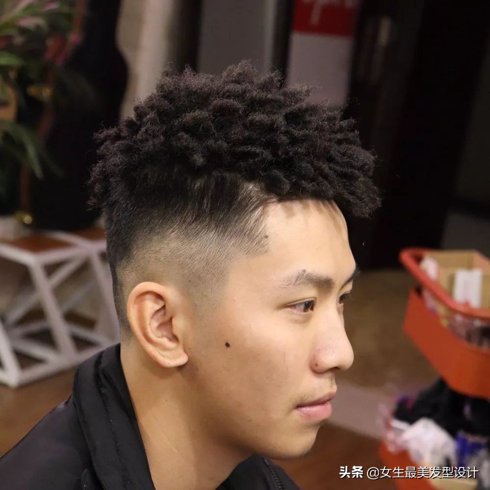 黑皮肤适合的发色卷发,黑皮肤适合烫什么发型好