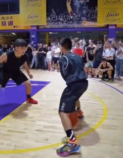 广东独臂篮球少年视频回应库里,独臂篮球少年励志视频