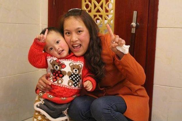 国外打工回家儿子不认我，拉着我去村口玩，我才明白过来