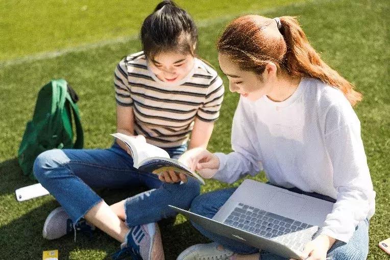 老师把同桌安排一个差生怎么办,我家孩子被老师开除了怎么办