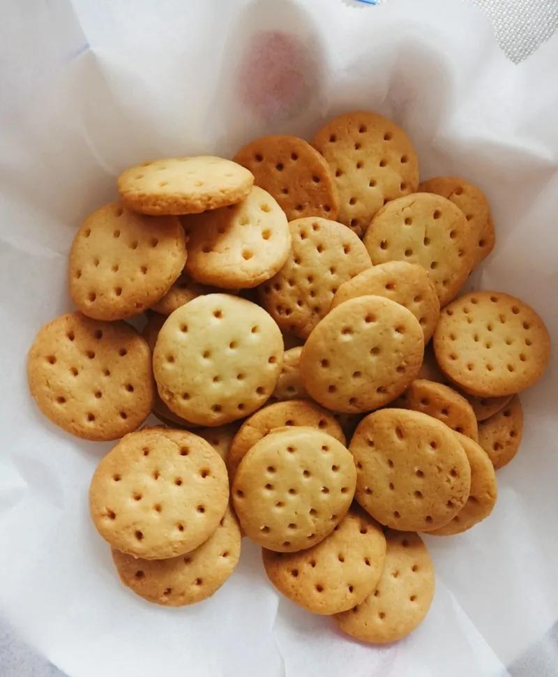 黄油100g的曲奇饼干配方 (酥脆曲奇饼干的最佳配方)